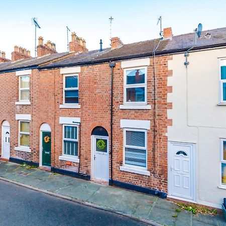New! Spacious 2-Bed Home In Chester City-Centre By 53 Degrees Property, Ideal For Couples & Small Groups, Great Location - Sleeps 5 외부 사진