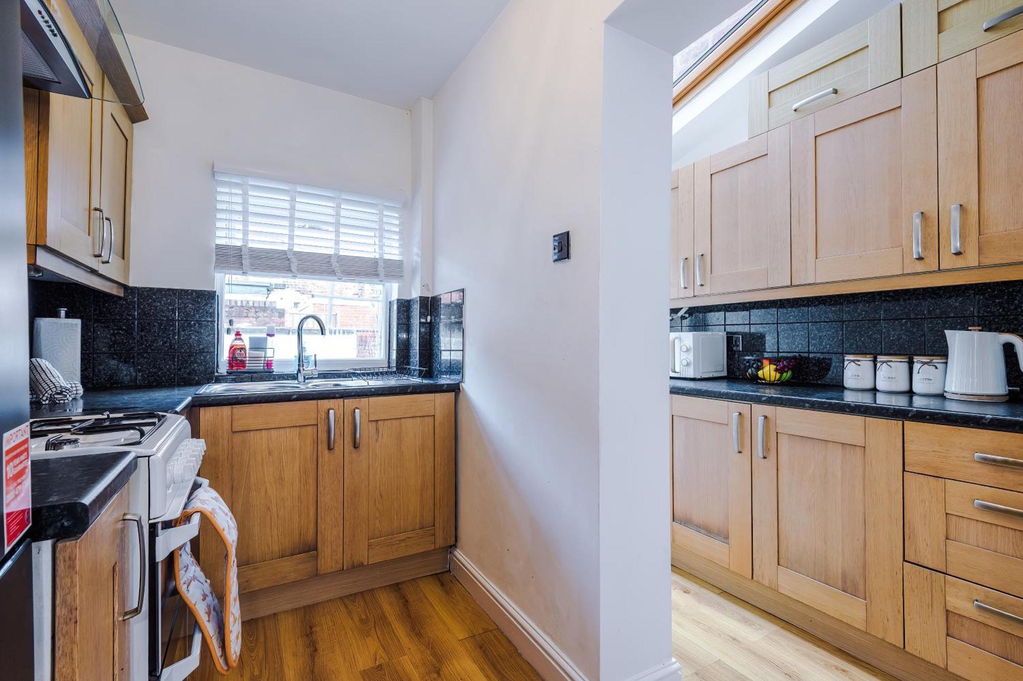 New! Spacious 2-Bed Home In Chester City-Centre By 53 Degrees Property, Ideal For Couples & Small Groups, Great Location - Sleeps 5 외부 사진