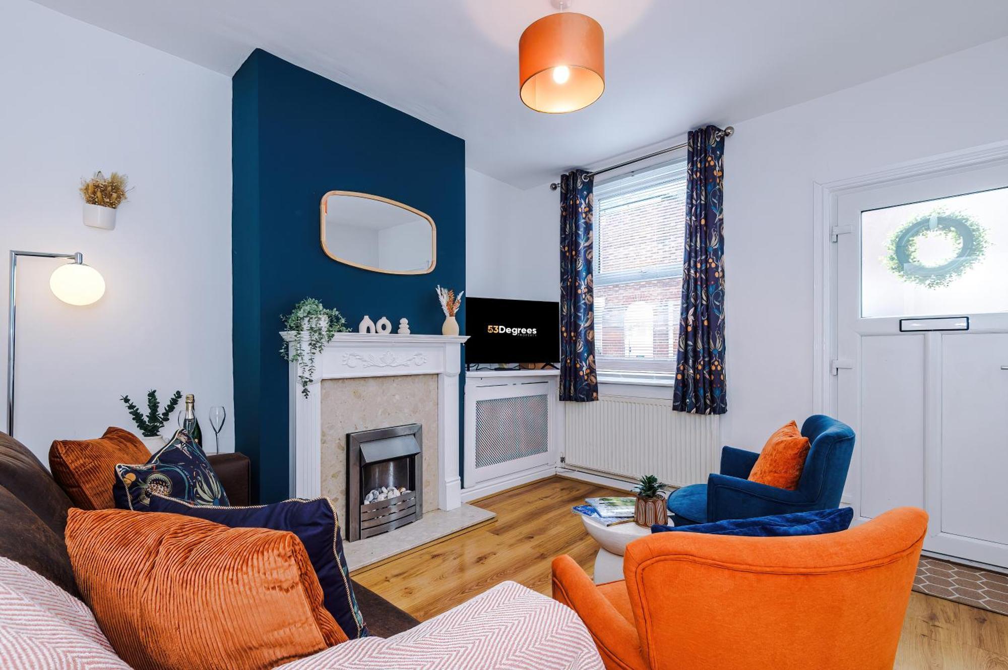 New! Spacious 2-Bed Home In Chester City-Centre By 53 Degrees Property, Ideal For Couples & Small Groups, Great Location - Sleeps 5 외부 사진